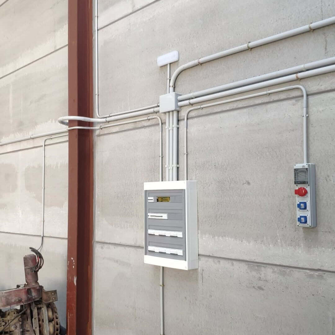 Art-Andre, Instalaciones Eléctricas Una instalación completa en un nave industrial.